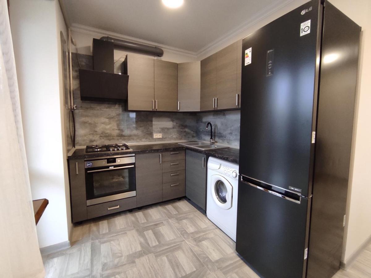 2 Bedroom Apartment, Quiet And Spacious Yerevan Bagian luar foto