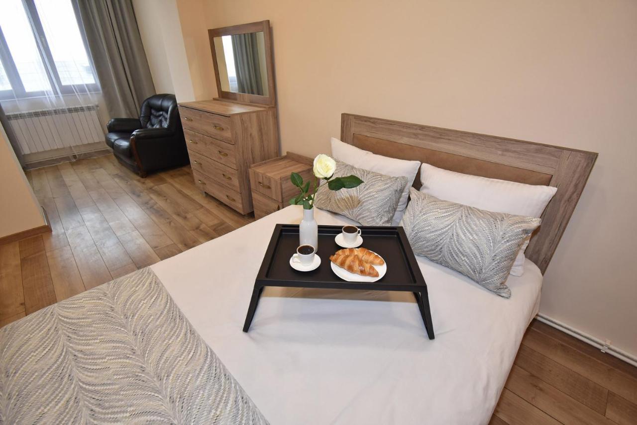 2 Bedroom Apartment, Quiet And Spacious Yerevan Bagian luar foto