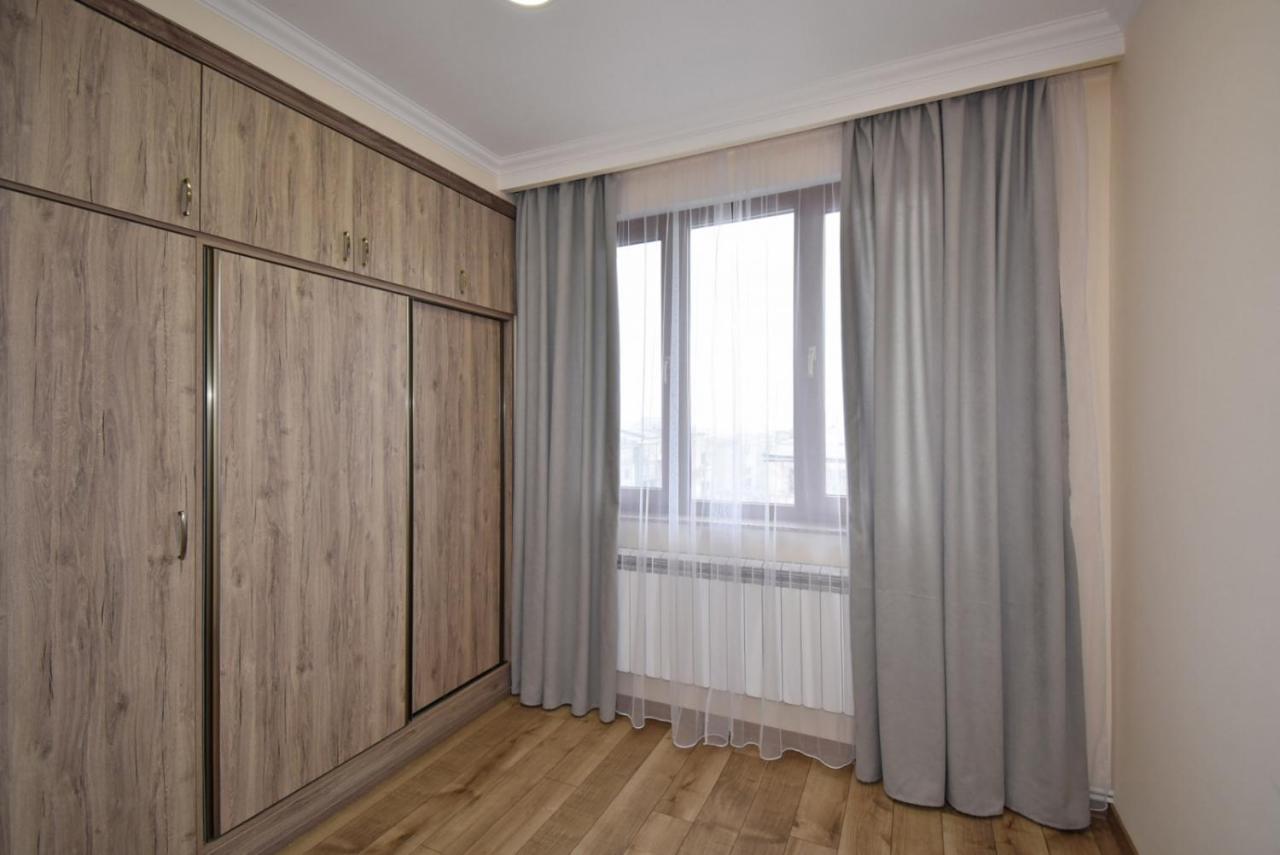 2 Bedroom Apartment, Quiet And Spacious Yerevan Bagian luar foto