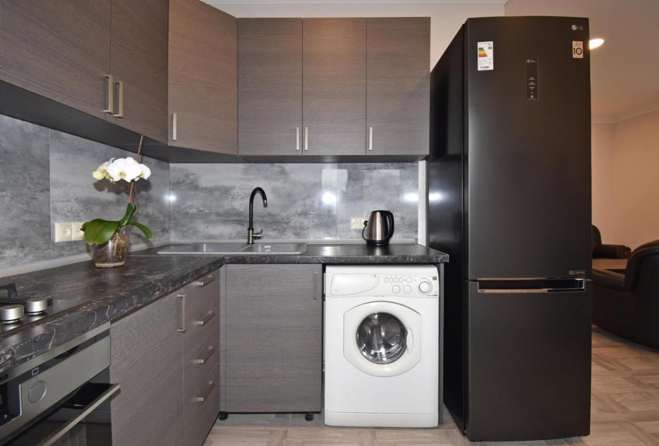 2 Bedroom Apartment, Quiet And Spacious Yerevan Bagian luar foto