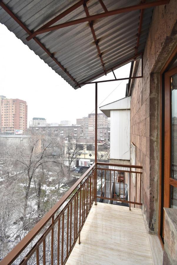 2 Bedroom Apartment, Quiet And Spacious Yerevan Bagian luar foto