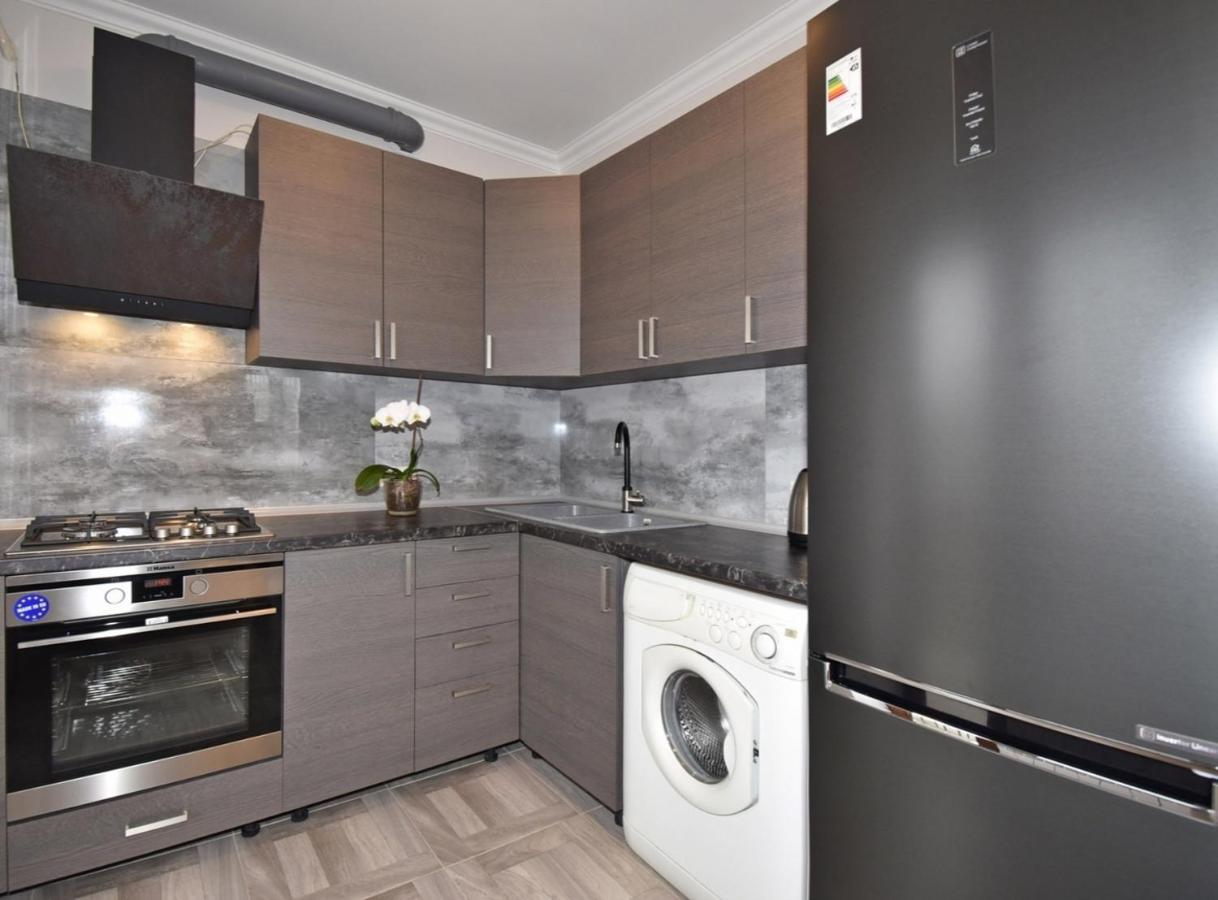 2 Bedroom Apartment, Quiet And Spacious Yerevan Bagian luar foto