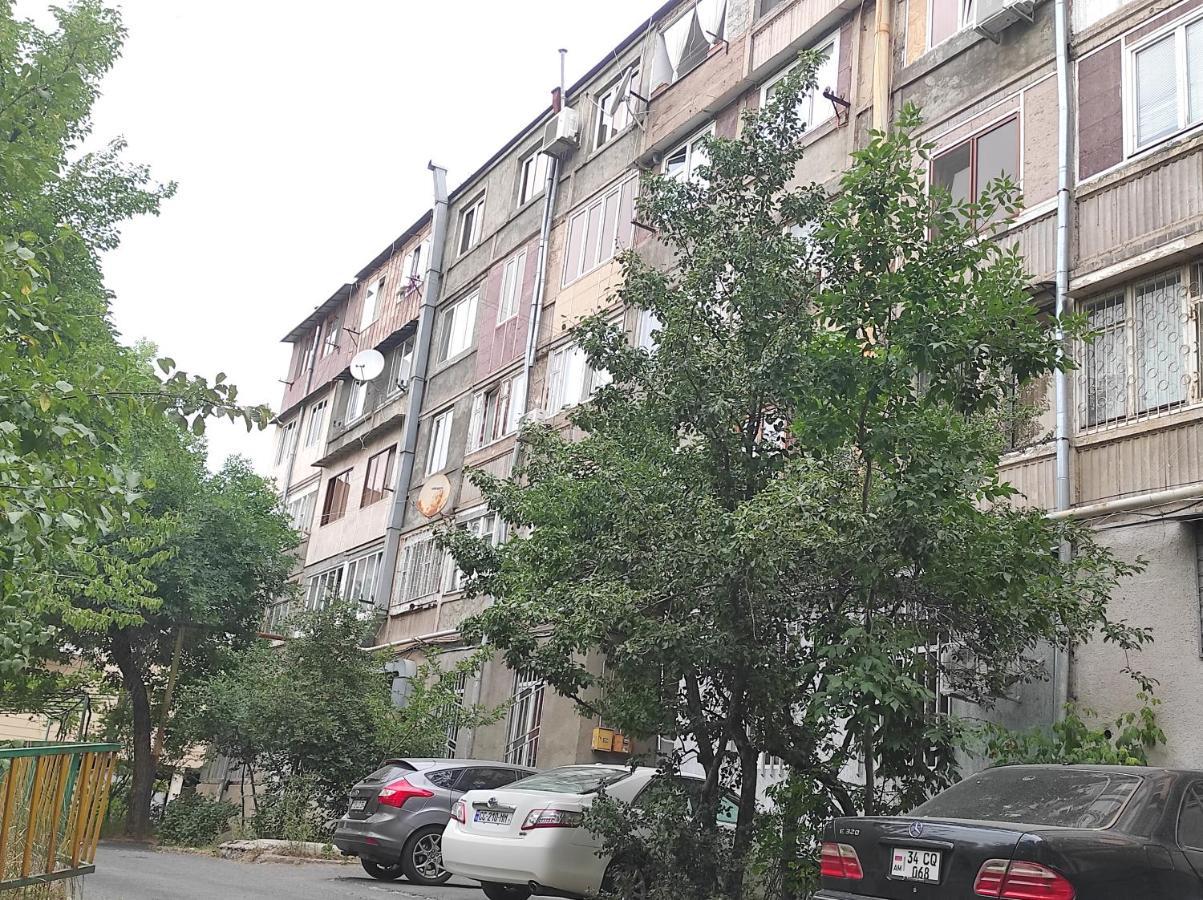 2 Bedroom Apartment, Quiet And Spacious Yerevan Bagian luar foto